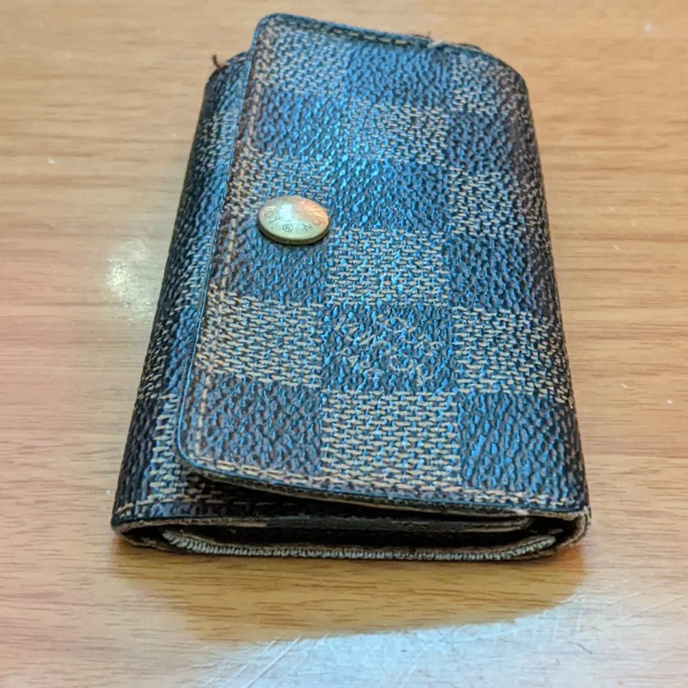 Louis Vuitton Damier Key Holder/Wallet #1570***